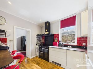 Kitchen/Breakfast Room- click for photo gallery